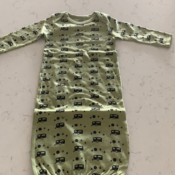 5 baby gowns - Picture 6 of 6